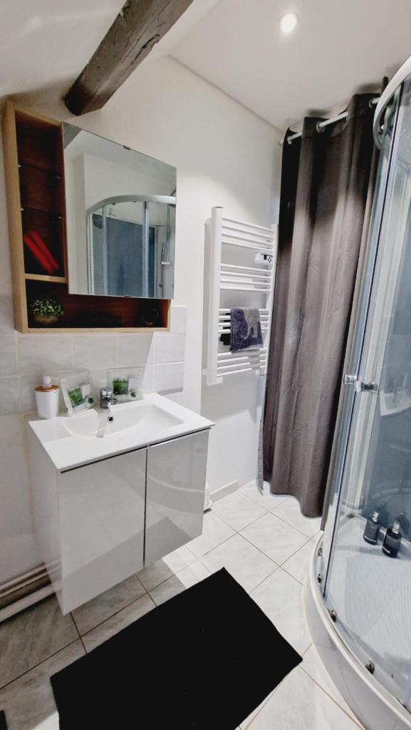 J.Mo Home - Louvroil - Calme - Idéal couple - Déplacement PRO photo 3