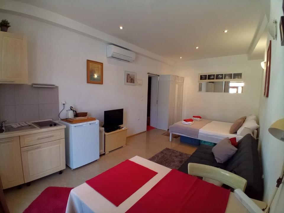 Beachfront Love Nest photo 3