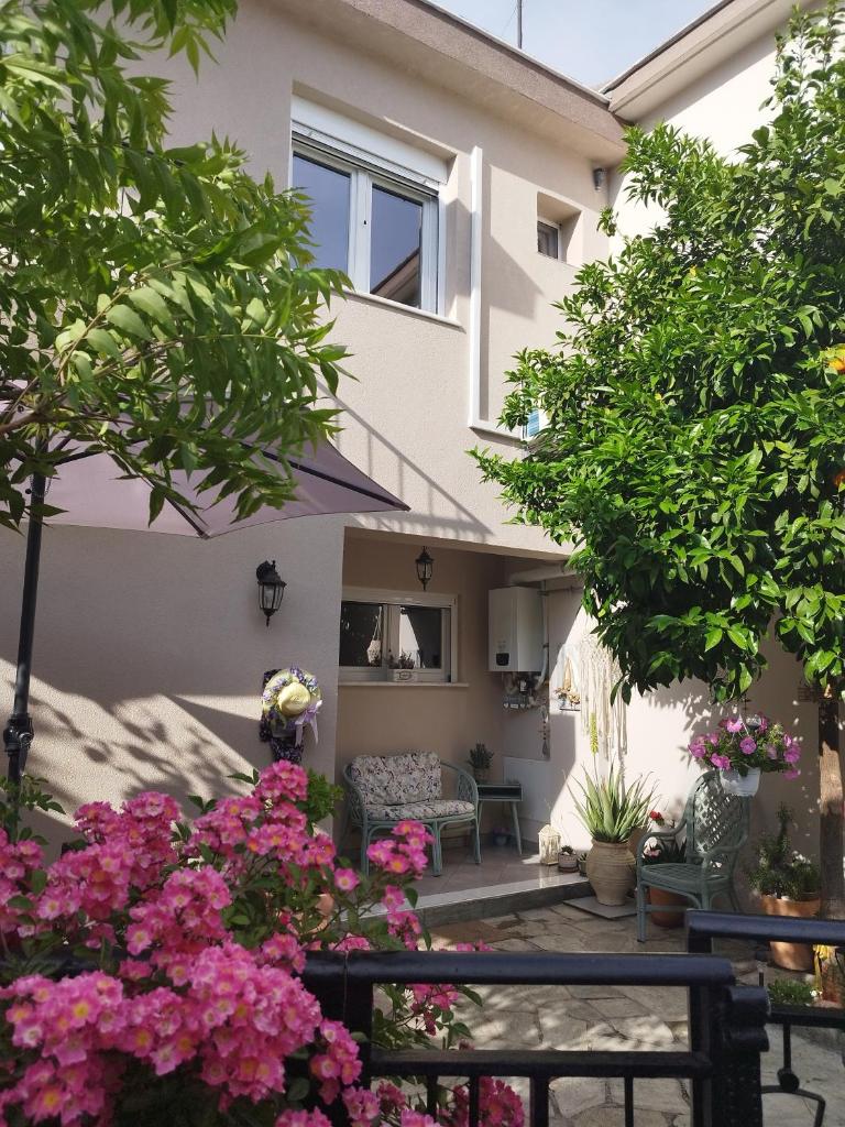 Mary's Dreamy Maisonette