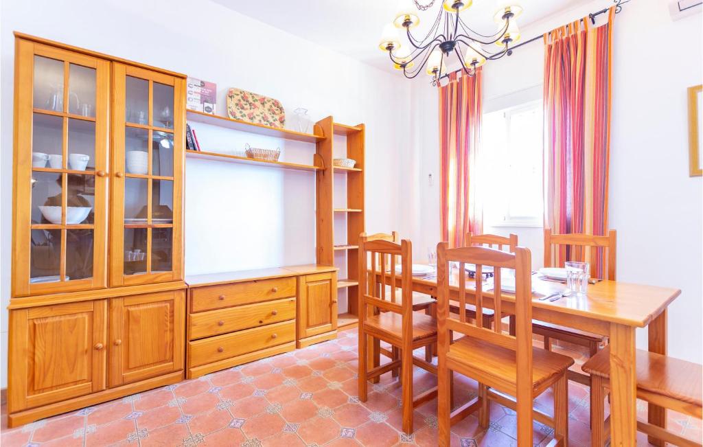 Stunning Apartment In Alcaucn With Wifi And 2 Bedrooms photo 4