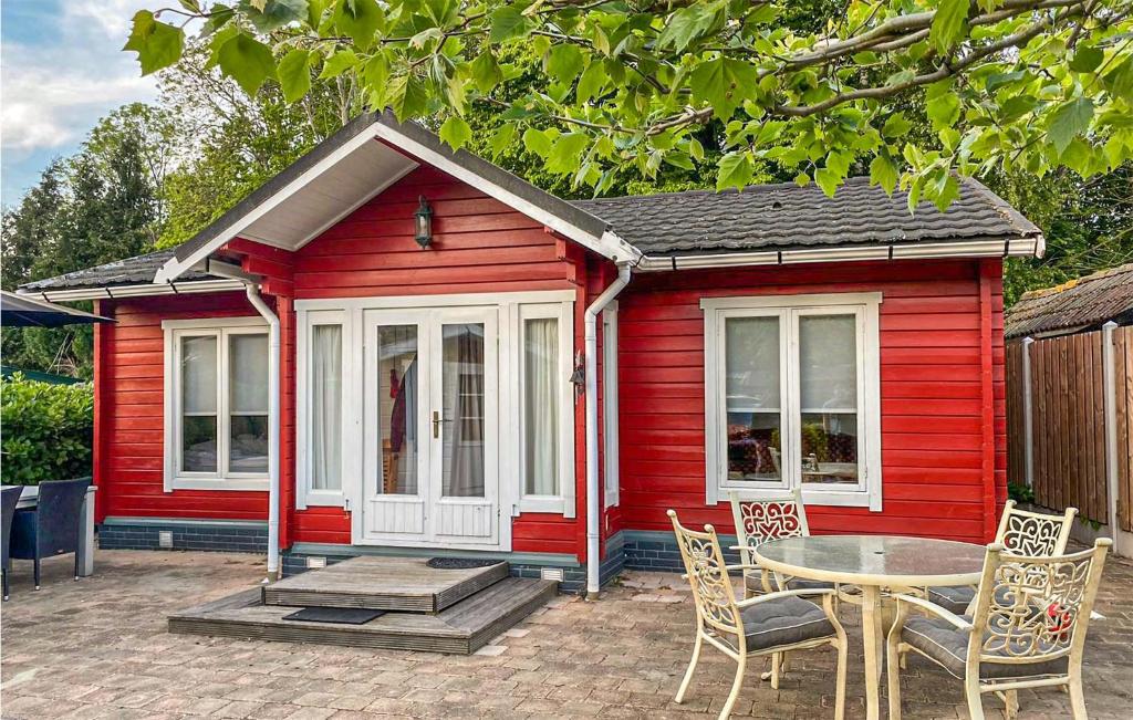 Stunning Home In Heinkenszand With Wifi, 2 Bedrooms And Outdoor Swimming Pool