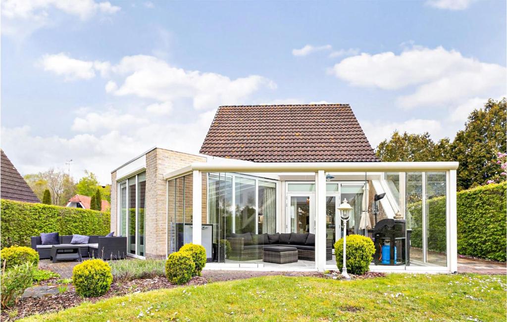 Beautiful Home In Vlagtwedde With Indoor Swimming Pool, Wifi And 3 Bedrooms