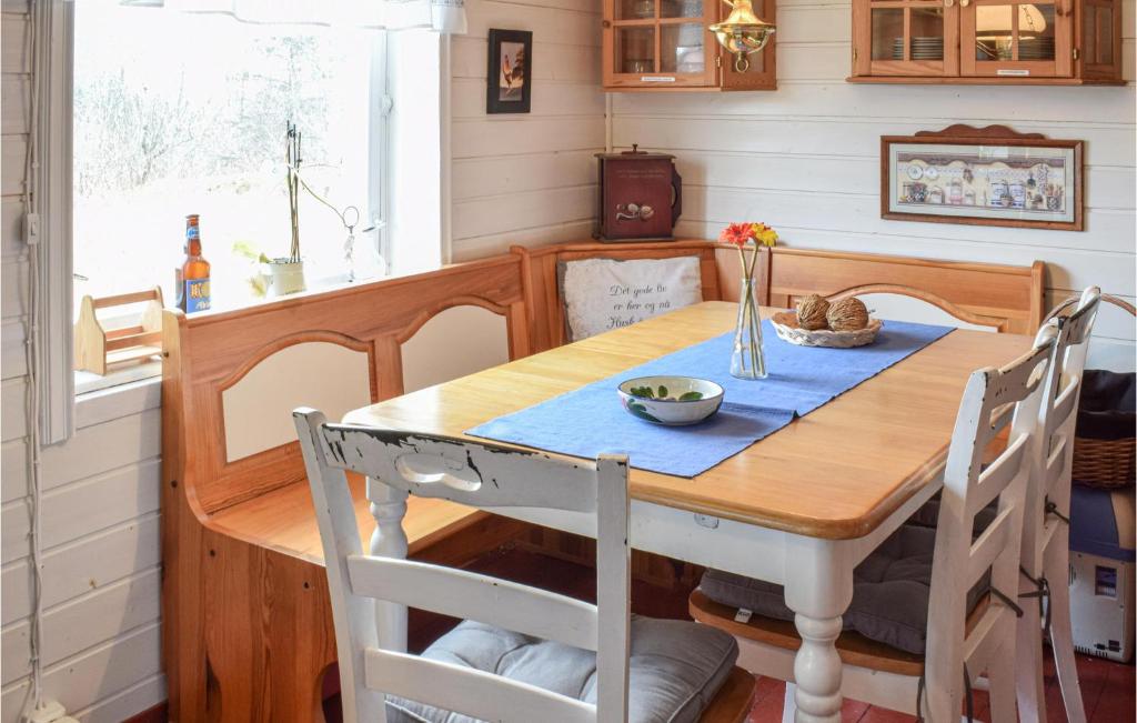 Beautiful Home In Fonnes With 3 Bedrooms And Wifi photo 4