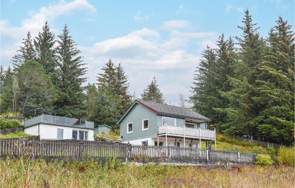 Awesome Home In Bvgen With 4 Bedrooms And Wifi