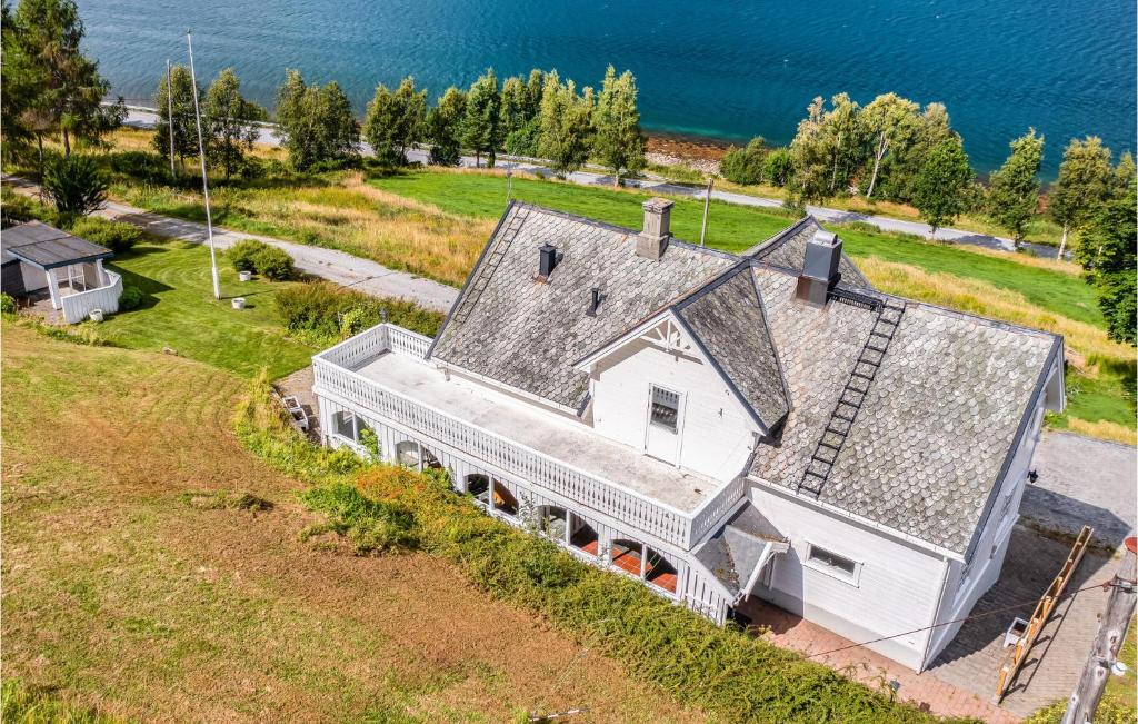 Amazing Home In Mittet With 4 Bedrooms And Wifi photo 2