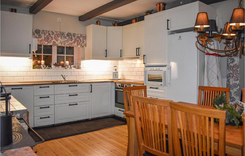 Nice home in Fjälkinge with WiFi and 4 Bedrooms photo 2