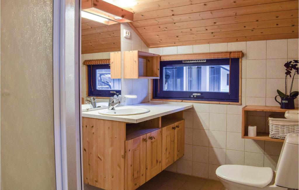 Nice Home In Sndeled With 4 Bedrooms, Sauna And Indoor Swimming Pool photo 1