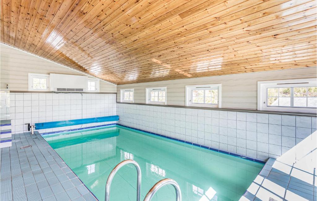 Amazing Home In Lindesnes With 5 Bedrooms, Indoor Swimming Pool And Wifi photo 4