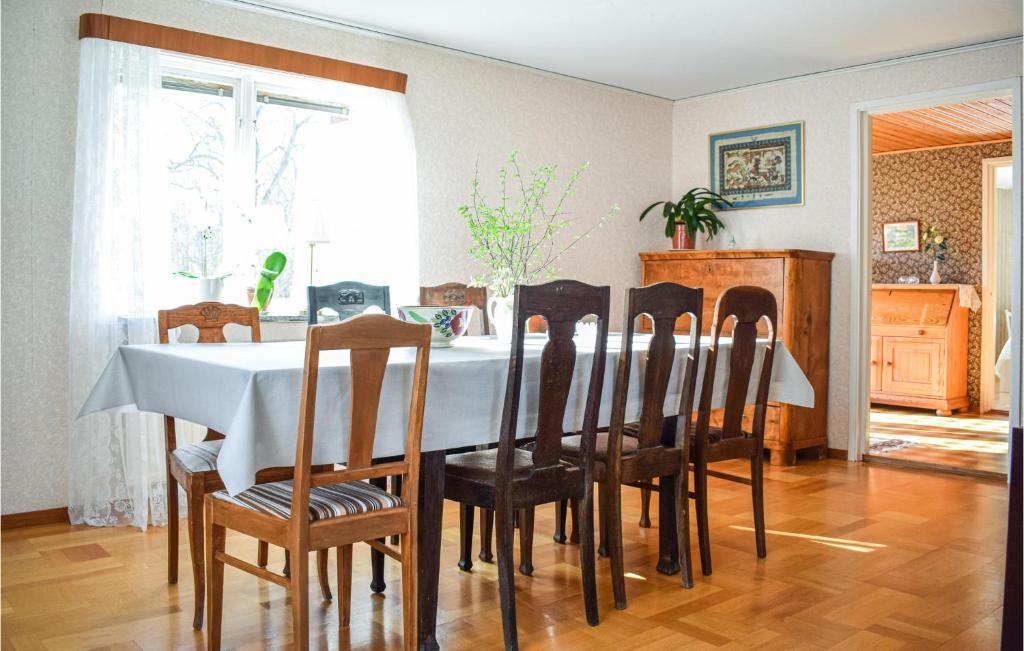 Awesome Home In Lnashult With 3 Bedrooms photo 1