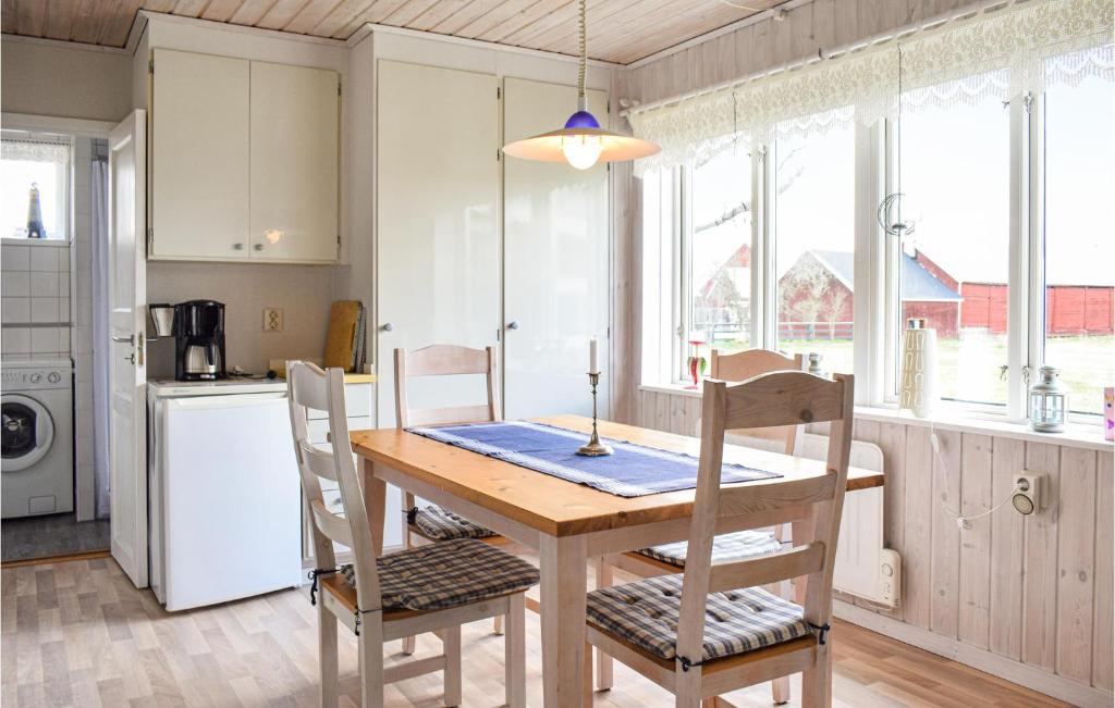 Awesome Home In Fgelfors With 3 Bedrooms photo 2