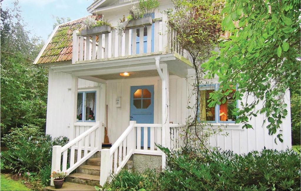 Awesome Home In Mrbylnga With 2 Bedrooms