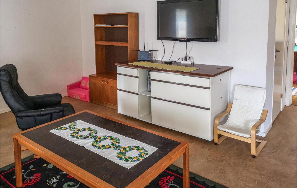 Nice Apartment In Mlilla With 2 Bedrooms And Wifi