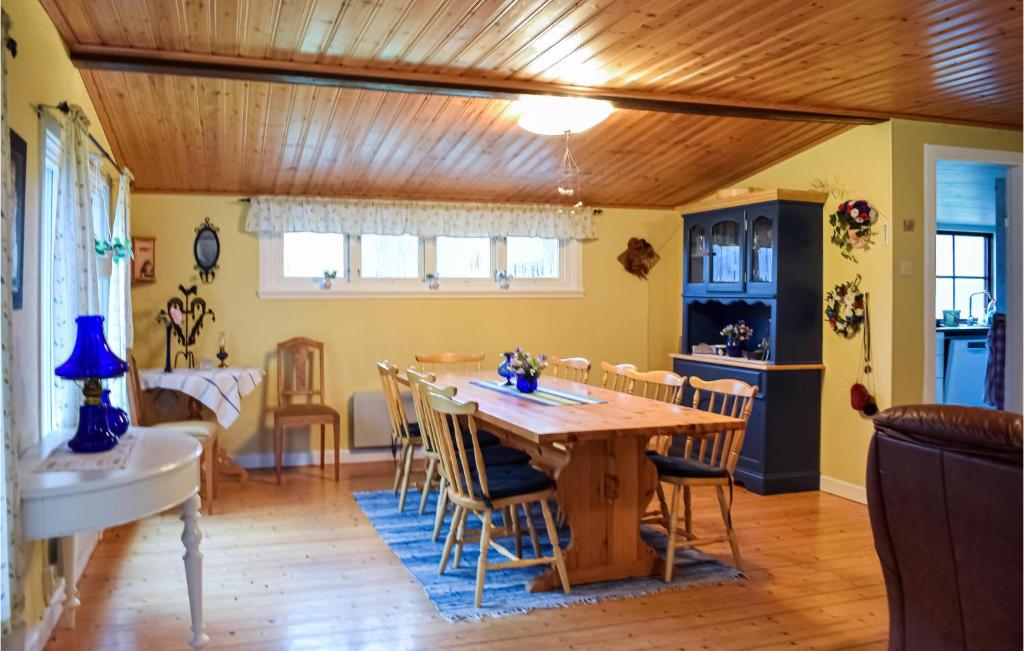 Nice Home In Borgholm With 5 Bedrooms And Wifi photo 2