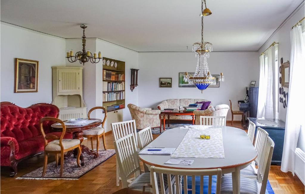 Beautiful Home In Degerhamn With 4 Bedrooms And Wifi photo 3