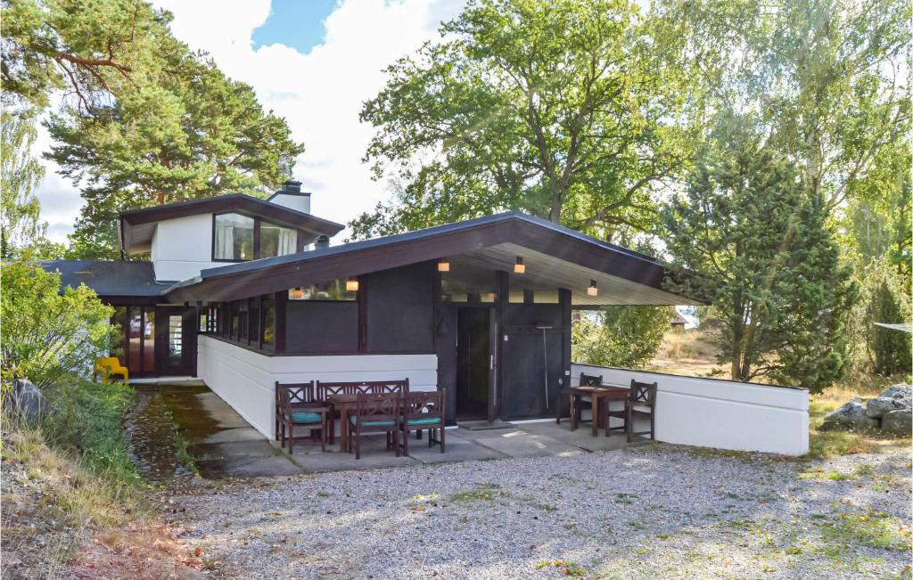 Nice Home In Strngns With 5 Bedrooms, Sauna And Wifi photo 1