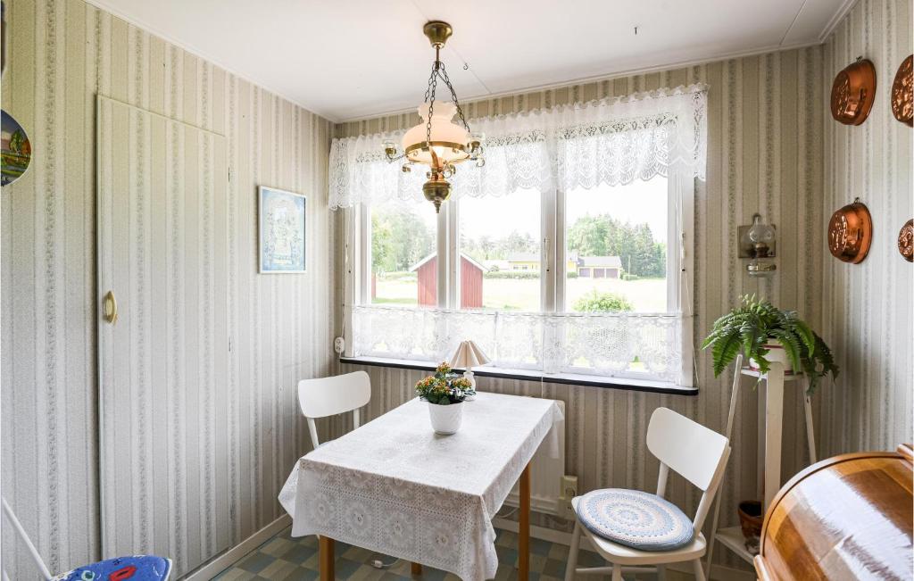 Nice Home In Vnersborg With 2 Bedrooms And Wifi photo 1