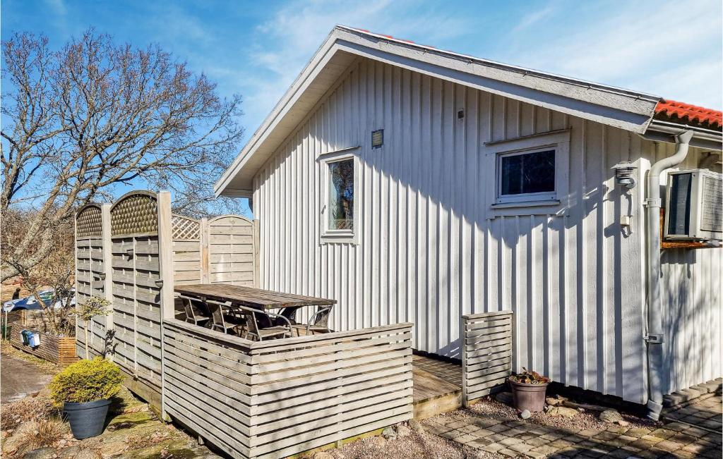 Nice Home In Skrhamn With Wifi And 2 Bedrooms