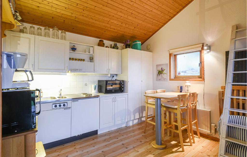 Awesome Home In Bohus-malmn With 1 Bedrooms And Wifi photo 3