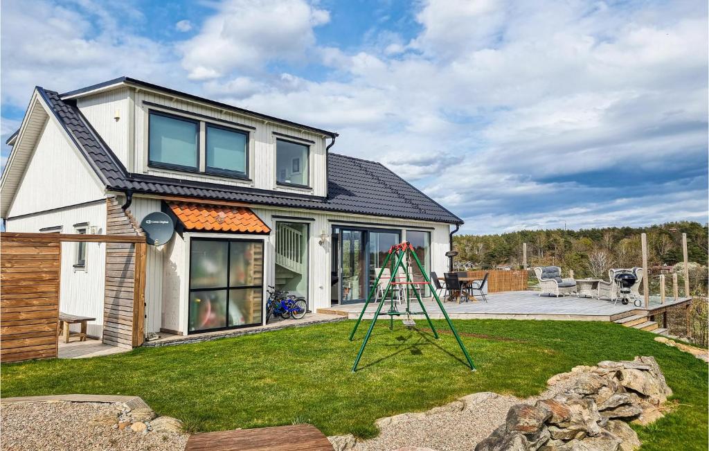 Stunning Home In Kode With Wifi And 4 Bedrooms