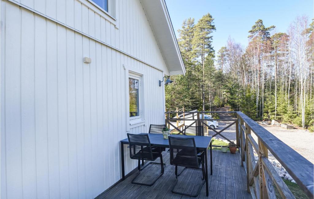 Nice Home In Uddevalla With 2 Bedrooms And Wifi photo 3