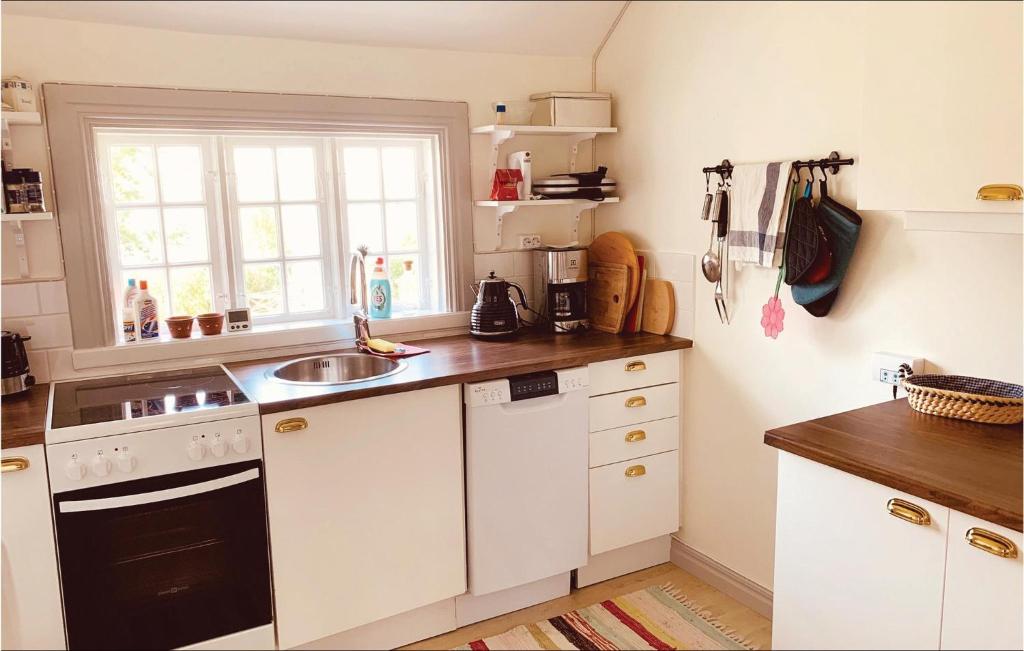Amazing Home In Kvicksund With 2 Bedrooms And Wifi photo 1