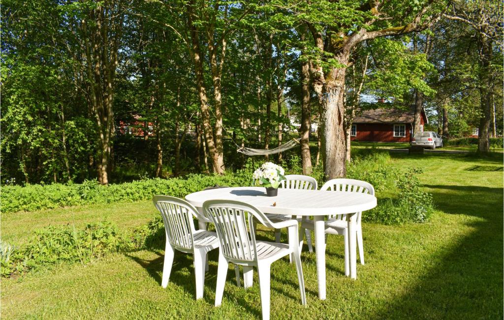 Awesome Apartment In Rnneshytta With 1 Bedrooms photo 4