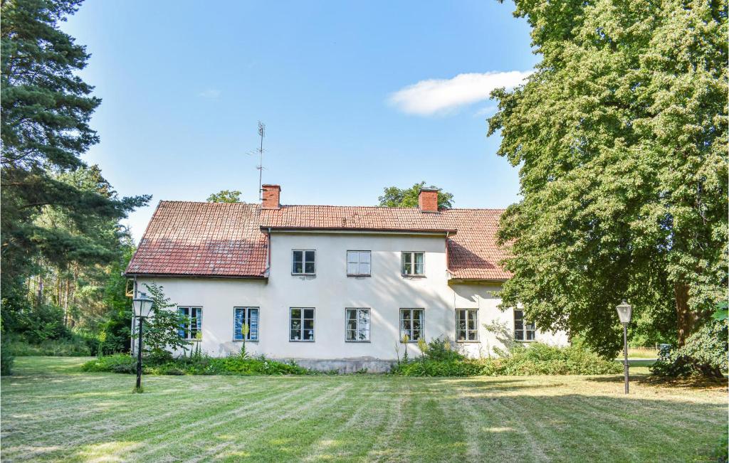 Awesome Home In Klockrike With 9 Bedrooms And Wifi photo 3