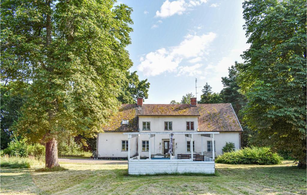 Awesome Home In Klockrike With 9 Bedrooms And Wifi photo 4