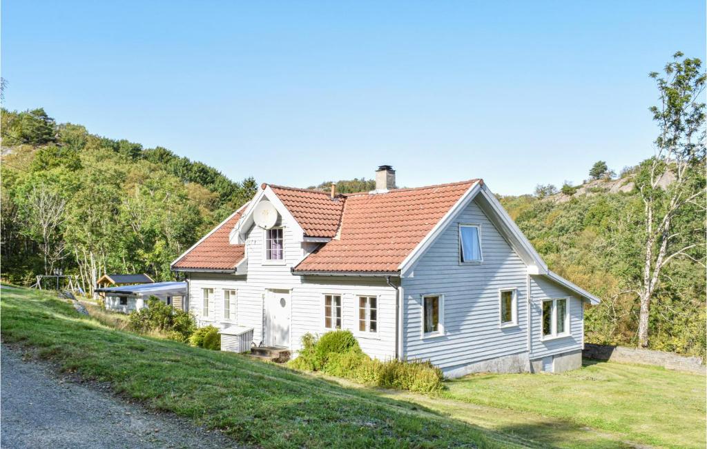 Nice Home In Farsund With 4 Bedrooms And Wifi