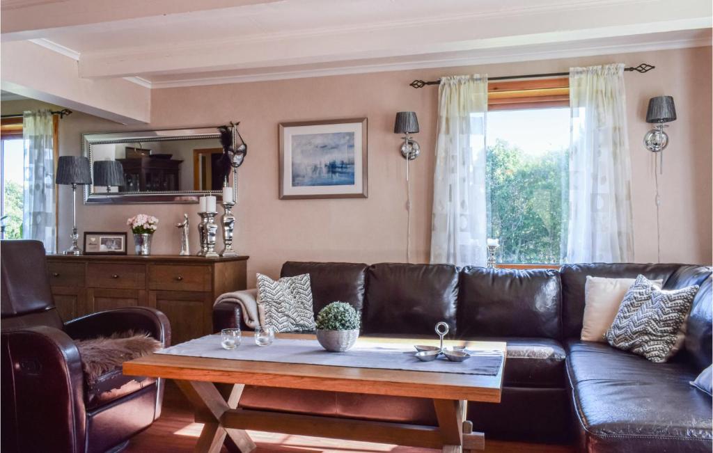 Nice Home In Farsund With 4 Bedrooms And Wifi photo 1
