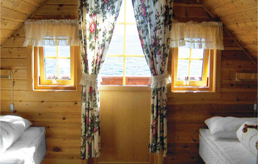 Stunning Home In Hyllestad With 2 Bedrooms And Wifi photo 1