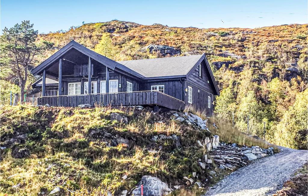 Amazing Home In Matredal With 5 Bedrooms, Sauna And Internet