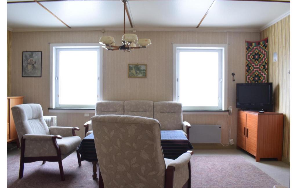 Nice Home In Lavik With Wifi And 5 Bedrooms photo 1