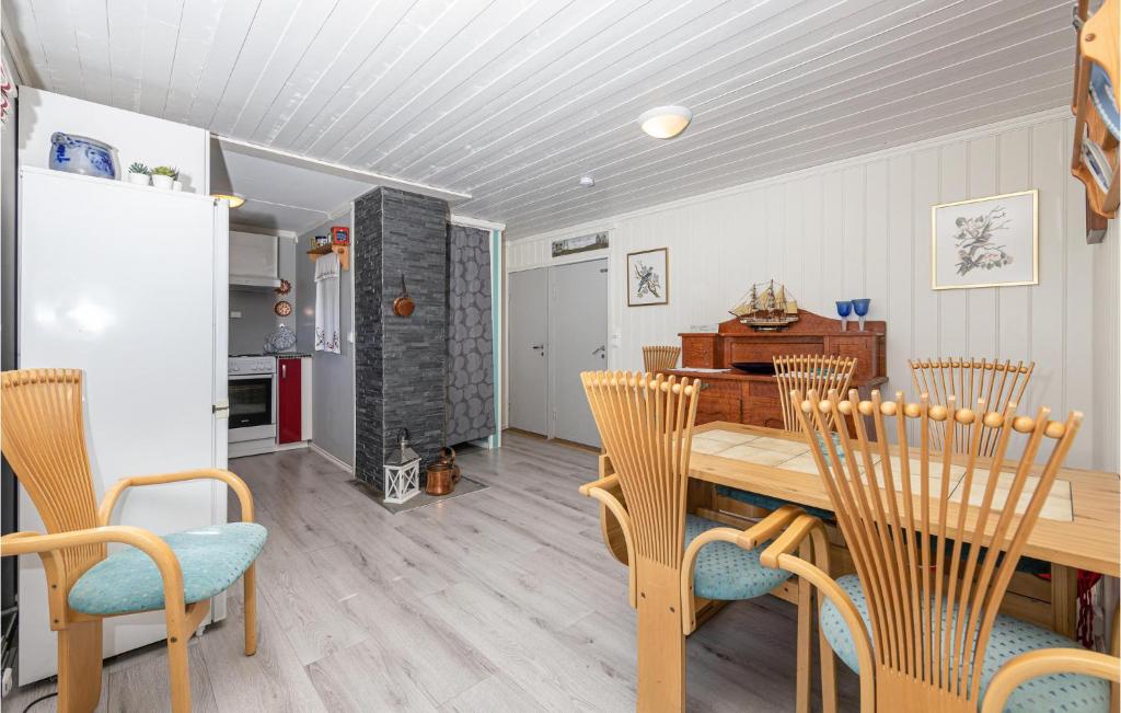 Beautiful Home In Isfjorden With 2 Bedrooms And Wifi photo 3
