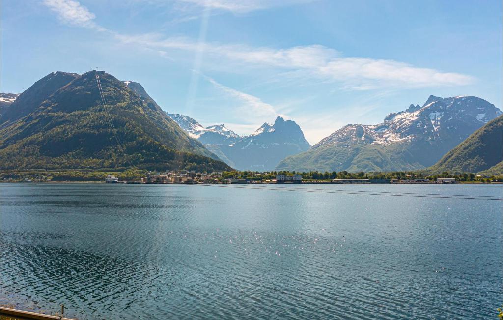 Beautiful Home In Isfjorden With 2 Bedrooms And Wifi photo 4