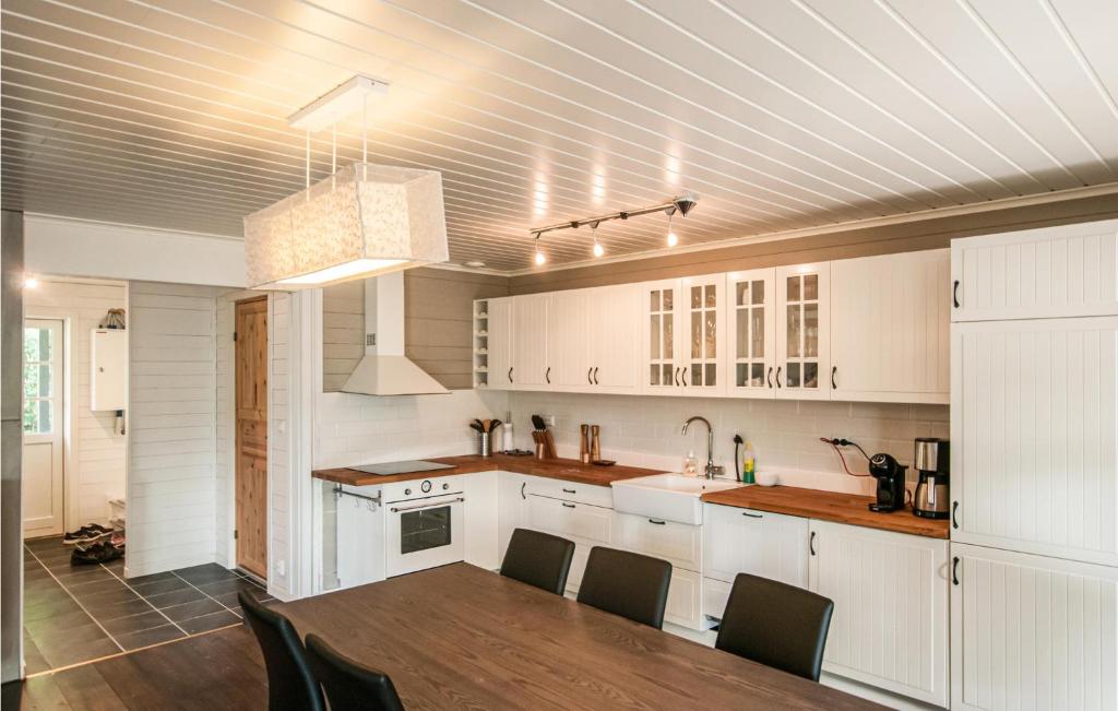 Awesome Home In Sre Osen With 3 Bedrooms And Wifi photo 2