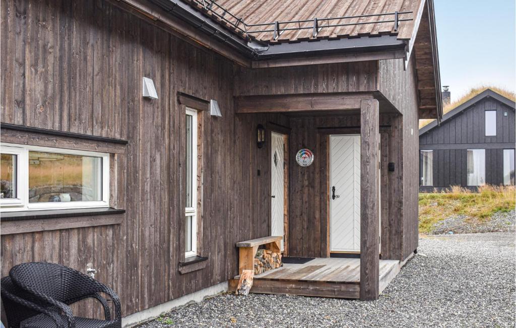 Amazing Home In yer With 4 Bedrooms photo 3
