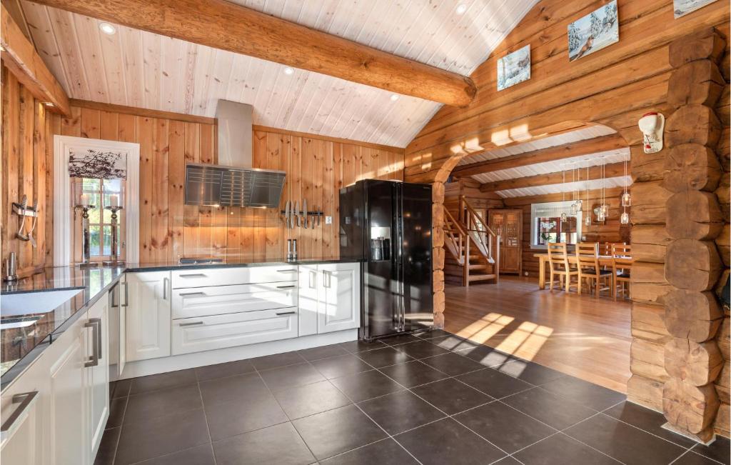 Beautiful Home In Lampeland With 5 Bedrooms, Sauna And Wifi photo 1