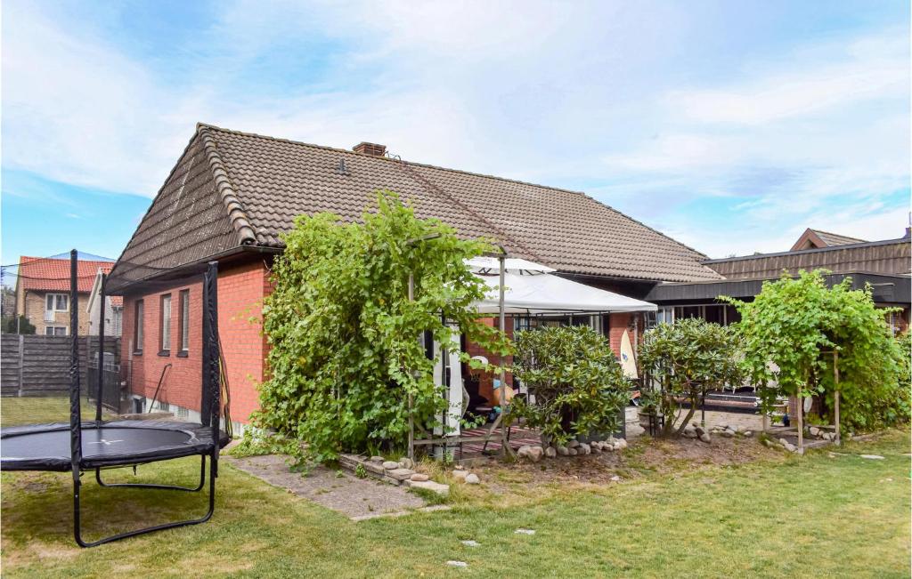 Nice Home In Hgans With 4 Bedrooms And Wifi photo 1