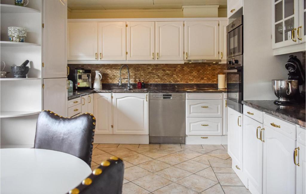Nice Home In Hgans With 4 Bedrooms And Wifi photo 4