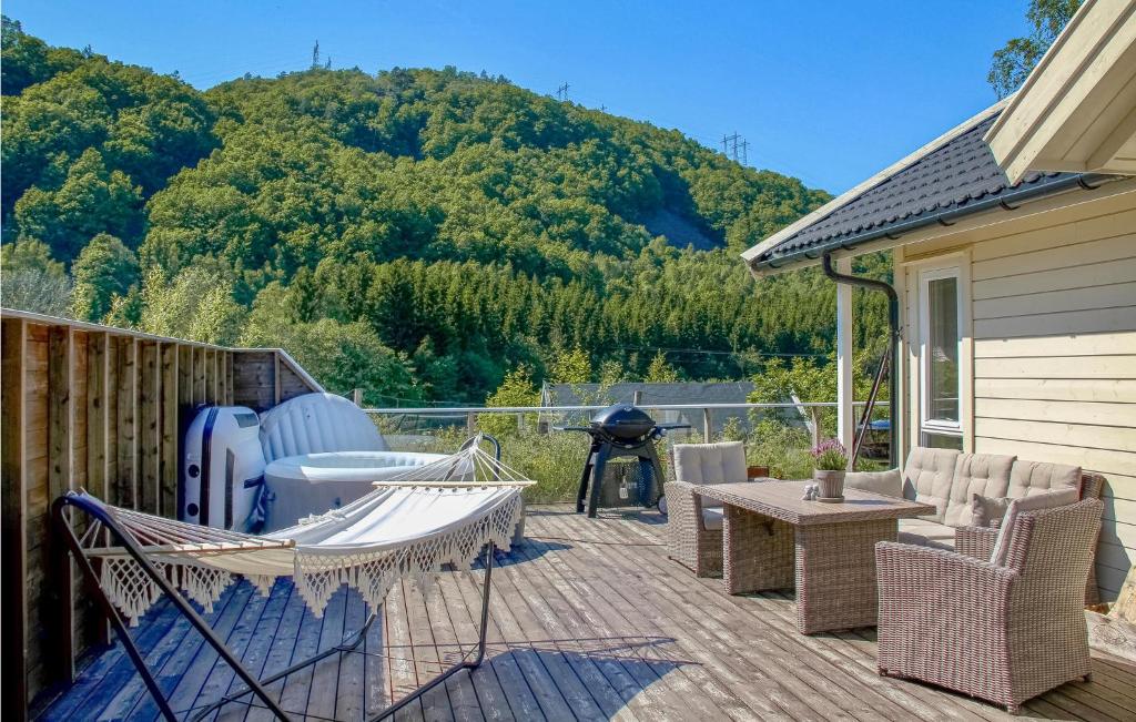 Amazing Home In Farsund With 3 Bedrooms, Jacuzzi And Wifi photo 1