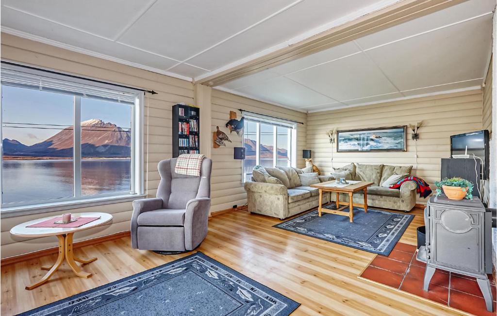 Nice Home In Sortland With 5 Bedrooms And Wifi photo 1