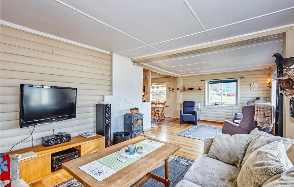 Nice Home In Sortland With 5 Bedrooms And Wifi photo 3