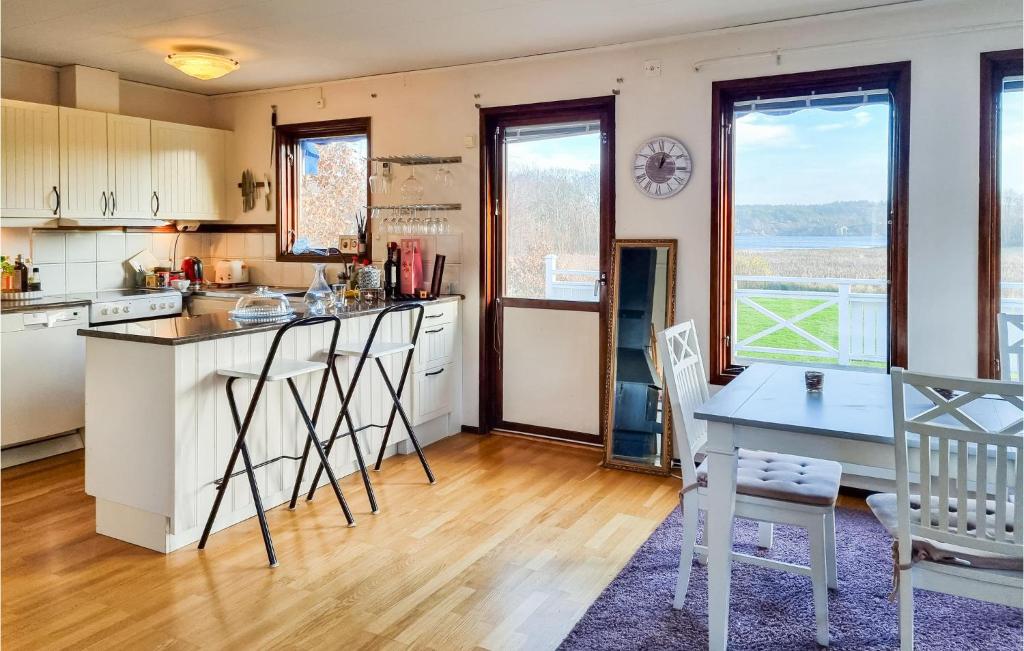 Awesome Home In Klvedal With 3 Bedrooms photo 2