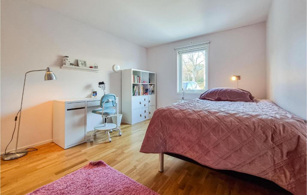 Awesome Home In Klvedal With 3 Bedrooms photo 4