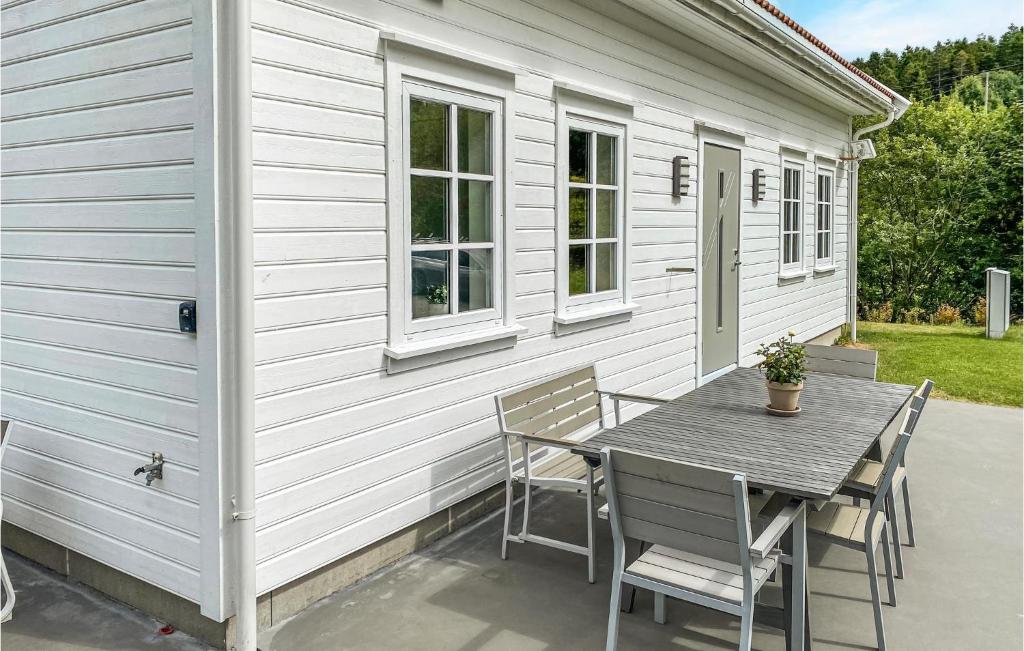 Stunning Home In Vanse With 4 Bedrooms photo 1