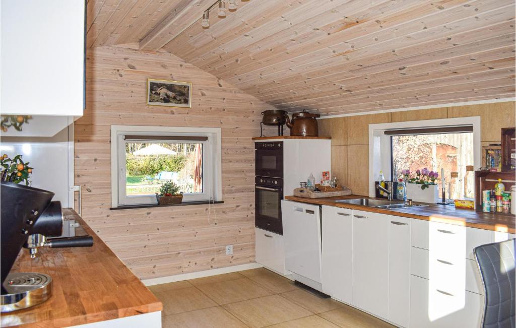 Awesome Home In Huskvarna With Wifi And 1 Bedrooms photo 3