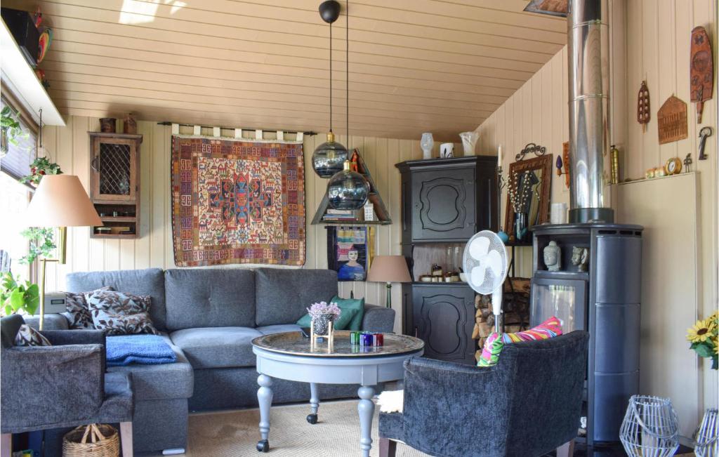 Stunning Home In Hornnes With 3 Bedrooms And Jacuzzi photo 2