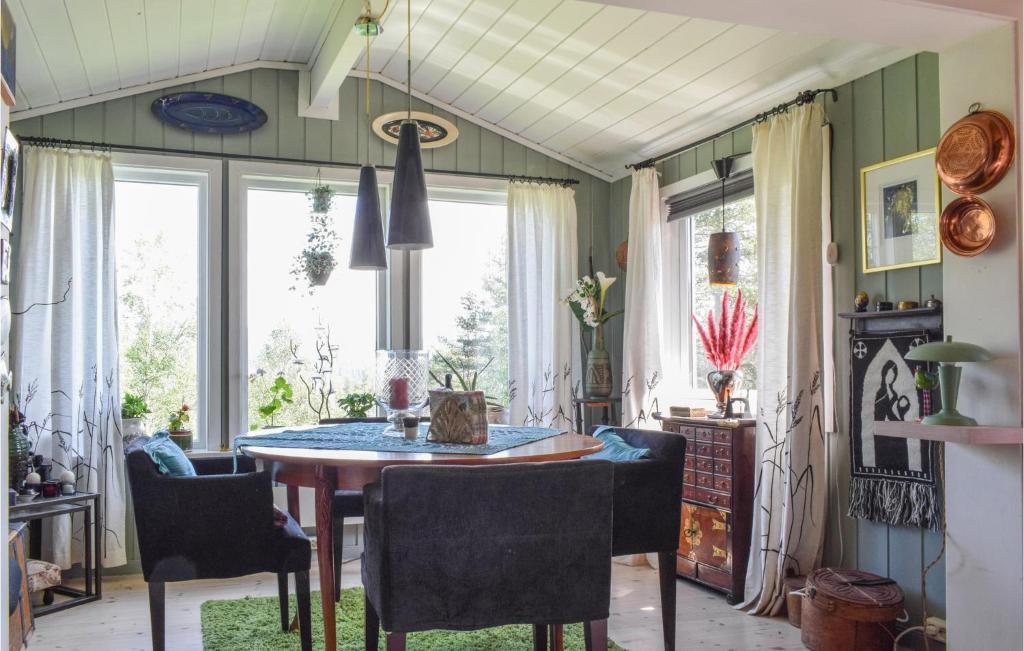 Stunning Home In Hornnes With 3 Bedrooms And Jacuzzi photo 4