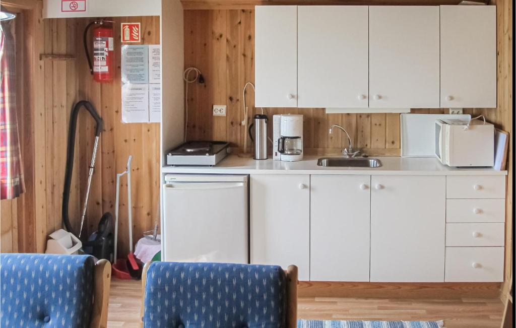 Awesome Home In Spangereid With 1 Bedrooms And Wifi photo 2